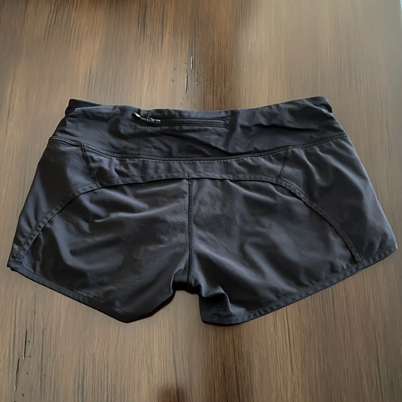 *Last call!* Lululemon Speed Short LR BLK Size 8 - Picture 2 of 5